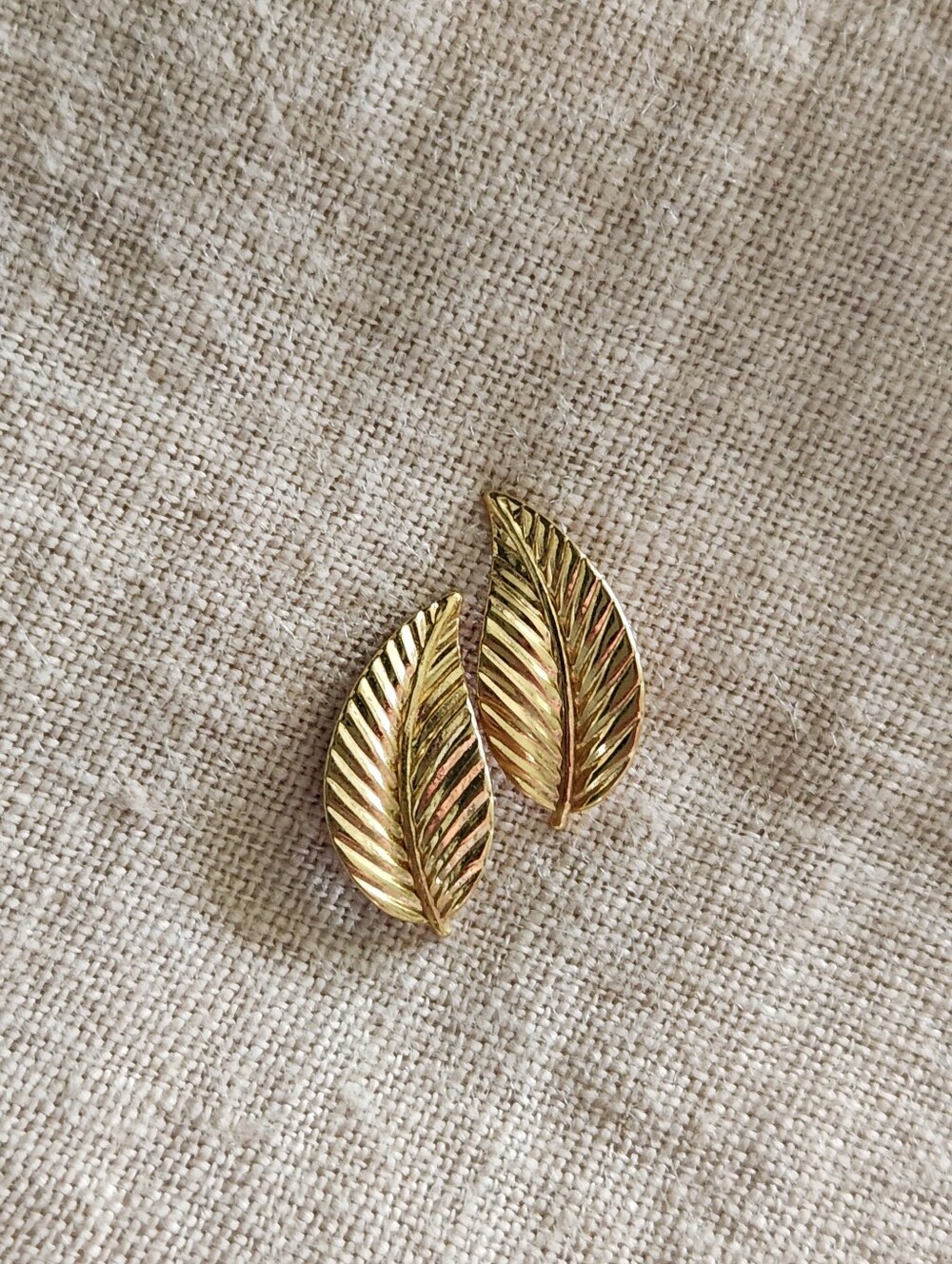Vintage Gold Leaf Design Women's Earrings